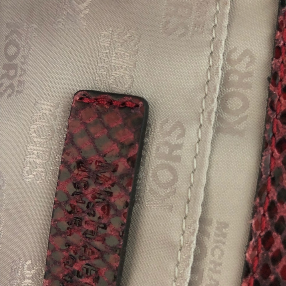 Micheal Kors leather - Picture 4 of 6